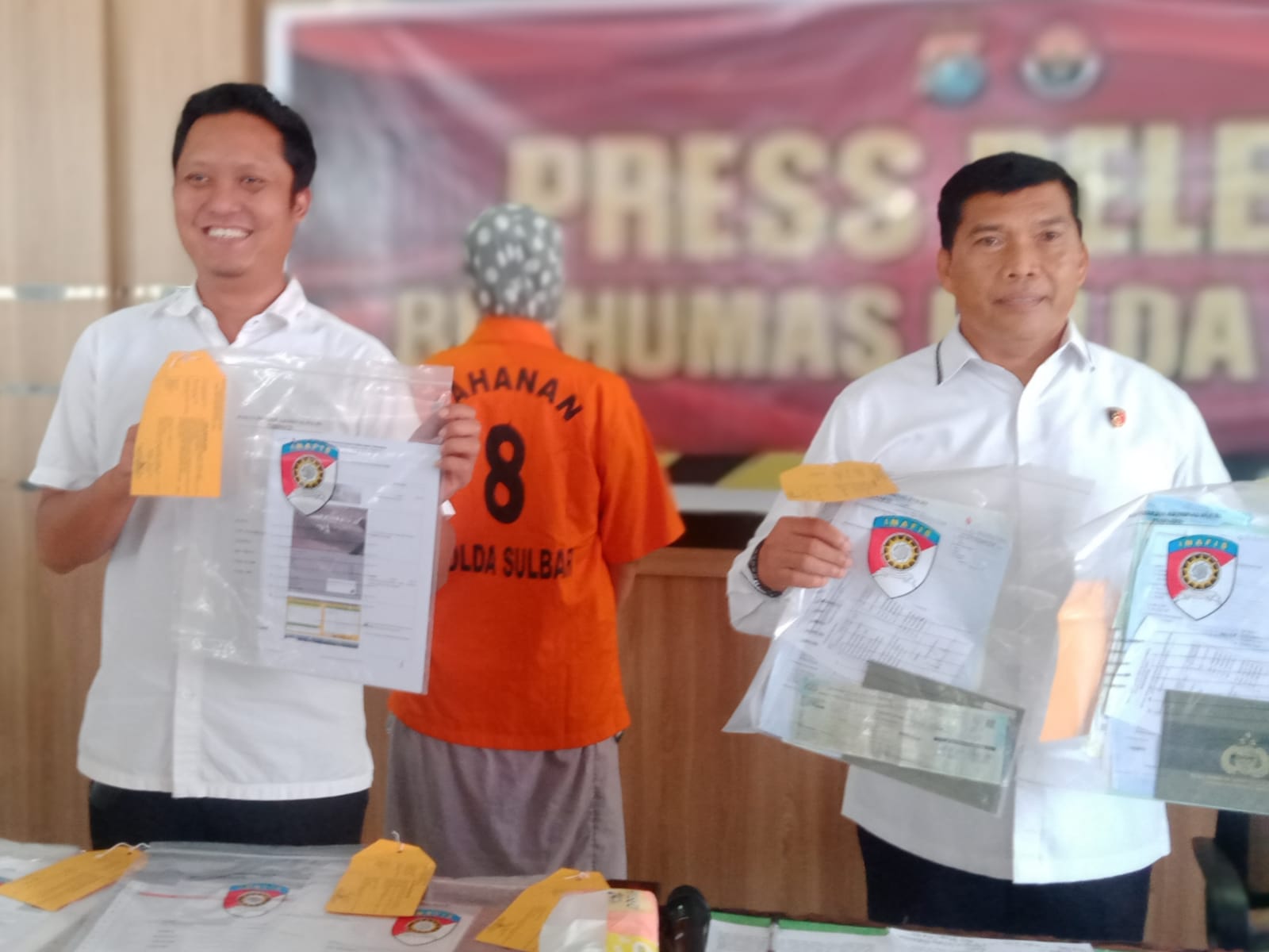 Press rilis, Reskrimum Polda Sulbar, atas pengungkapan kasus pemalsuan dokumen kendaraan.(Dok : Mp)