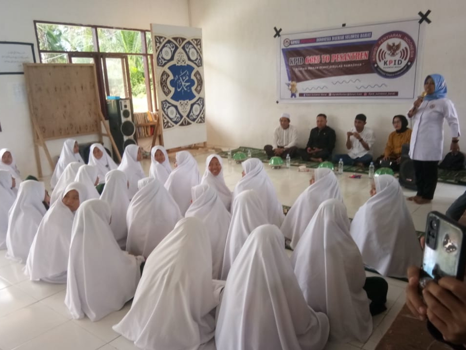 KPID Sulbar Goes to Pesantren, Sabtu,18/03/23.(Dok : Humas KPID Sulbar)