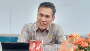 Wakil-Ketua-DPRD-Sulbar-dari-Fraksi-Golkar-Usman-Suhuriah