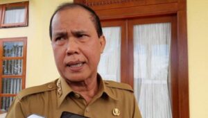 Plh-Sekprov-Sulbar-Khaeruddin-Anas-saat-ditemui-di-rumah-jabatan-Gubernur-Sulbar