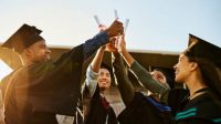 ilustrasi-penerima-beasiswa-sumber-istockphotocom (1)